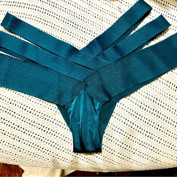 Victoria’s Secret Very Sexy Matching Set in Forest Green (Bra 32C, Panty XS) - Picture 4 of 5